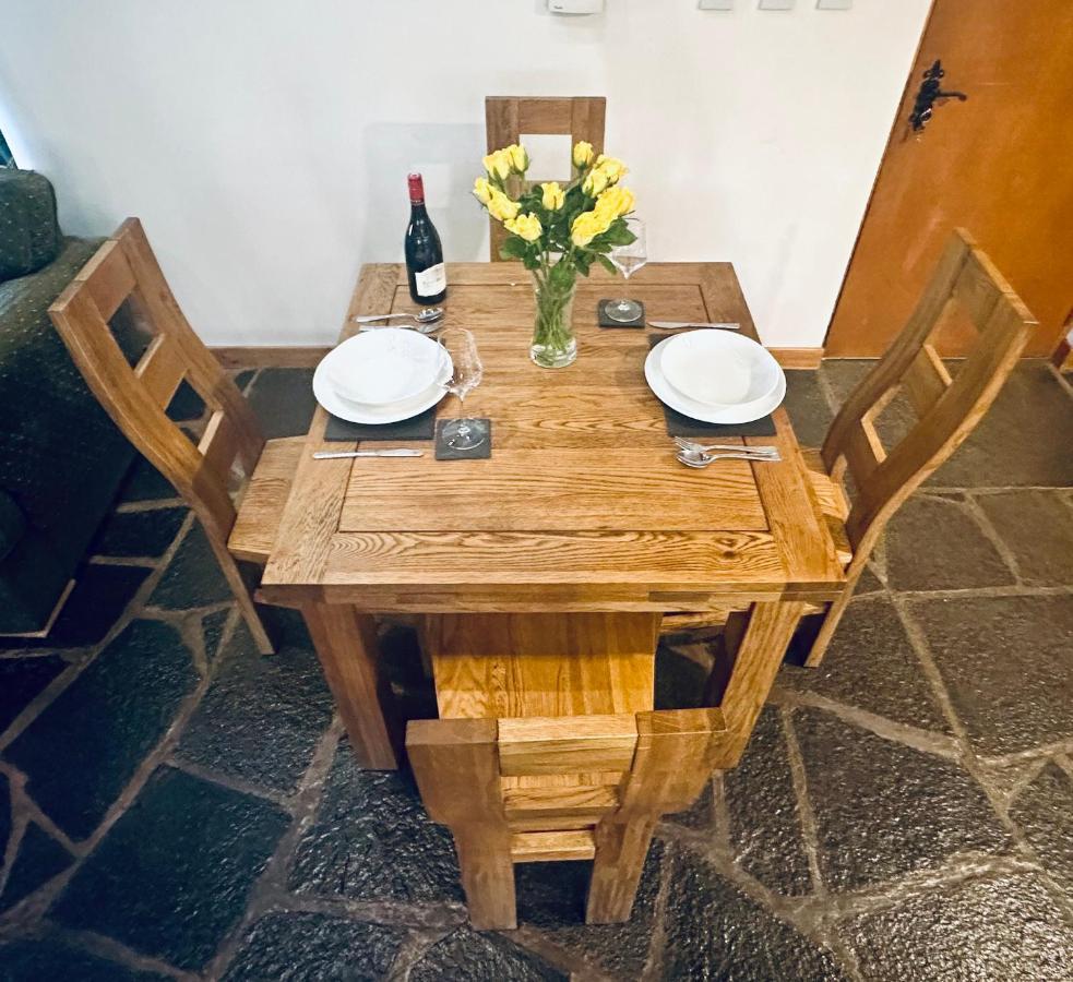 Tigh Mairi At Mary'S Thatched Cottages Elgol Bagian luar foto
