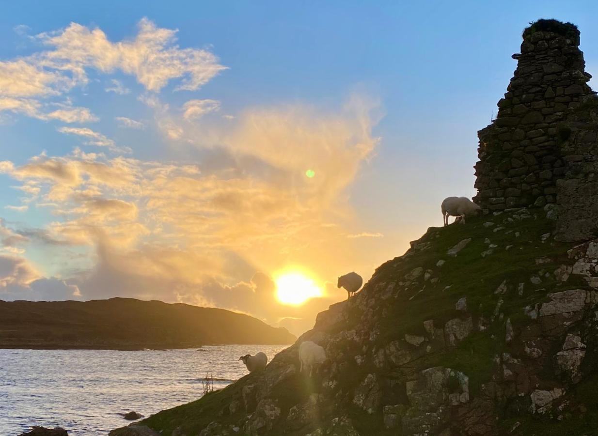Tigh Mairi At Mary'S Thatched Cottages Elgol Bagian luar foto