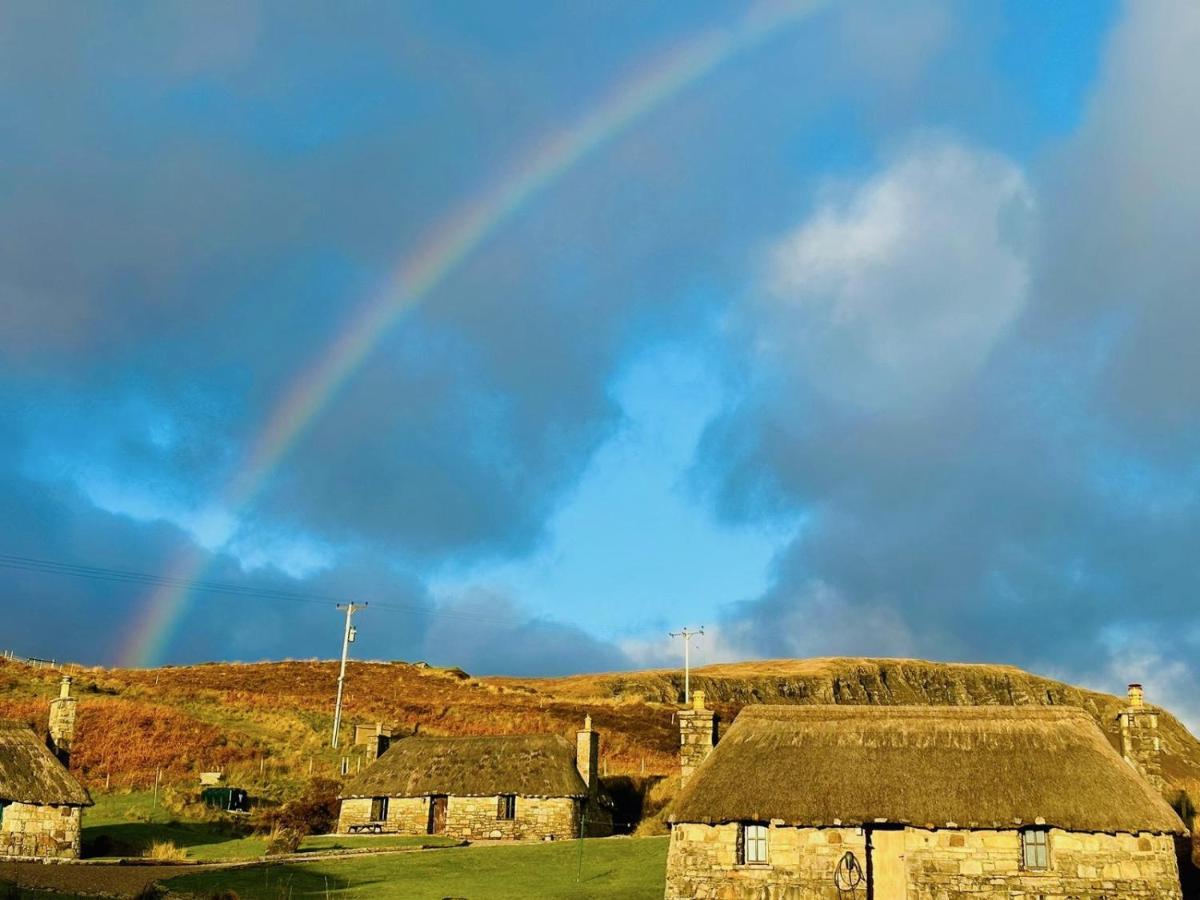 Tigh Mairi At Mary'S Thatched Cottages Elgol Bagian luar foto