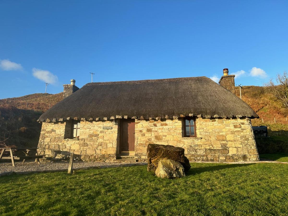 Tigh Mairi At Mary'S Thatched Cottages Elgol Bagian luar foto