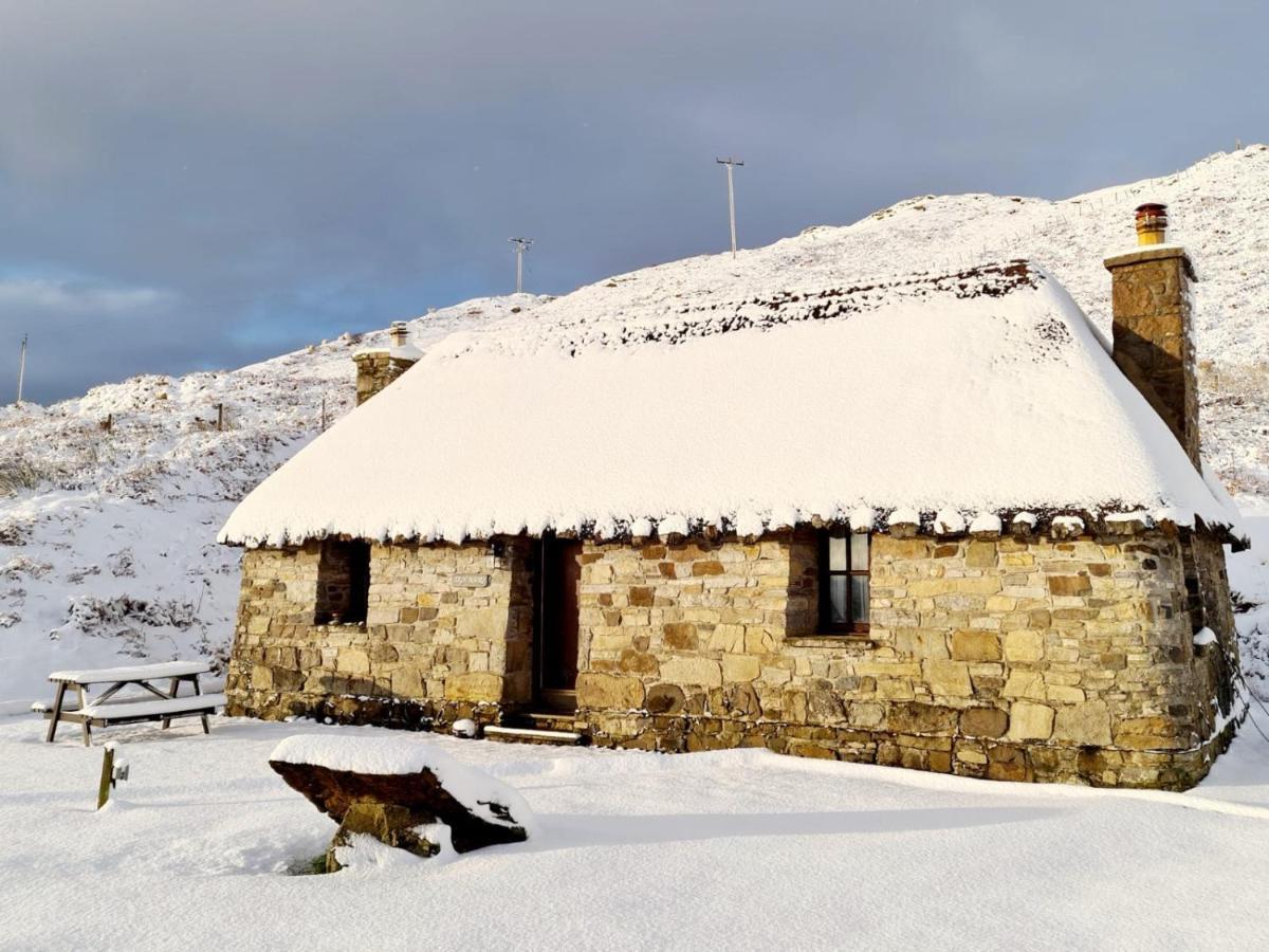Tigh Mairi At Mary'S Thatched Cottages Elgol Bagian luar foto