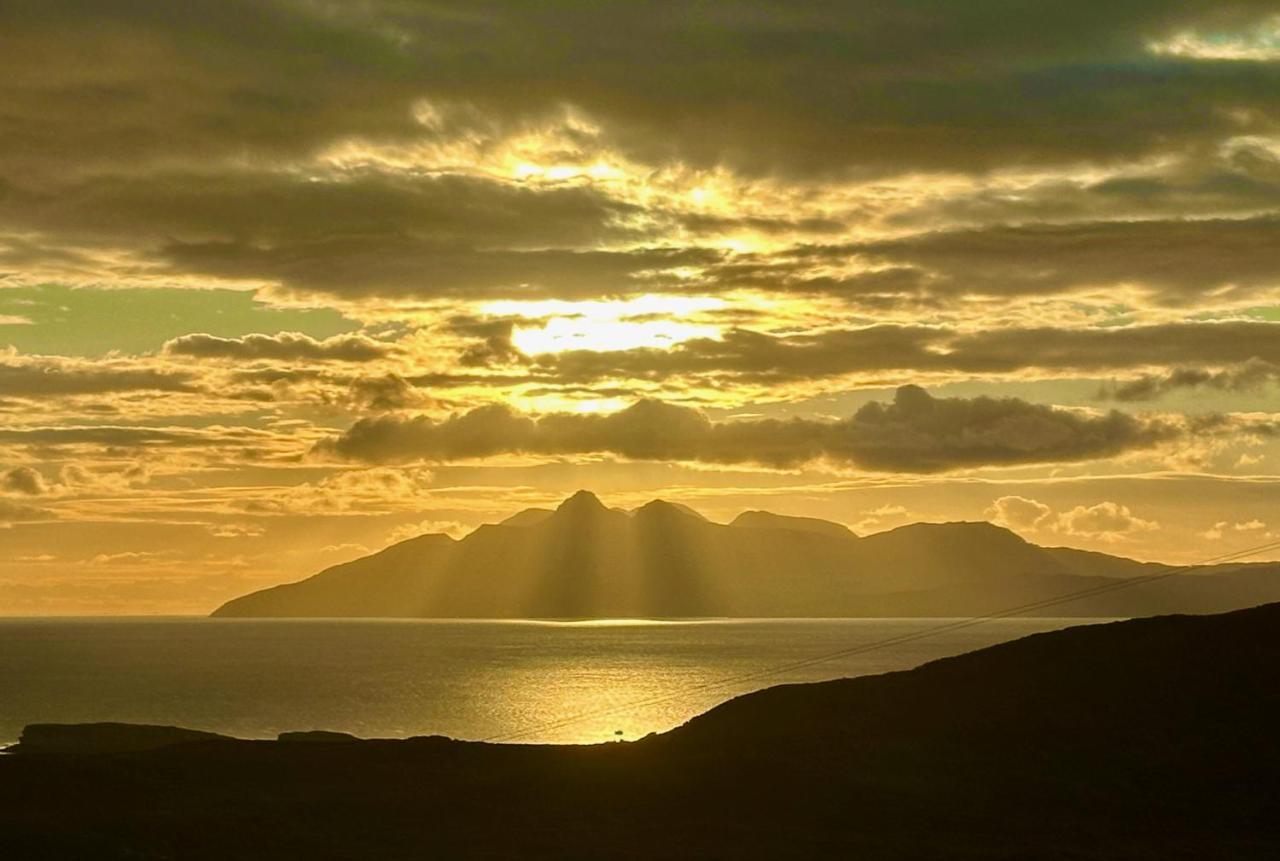 Tigh Mairi At Mary'S Thatched Cottages Elgol Bagian luar foto