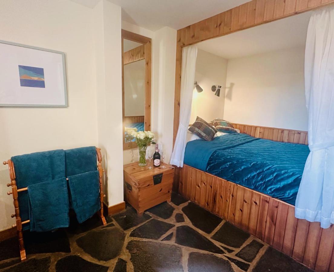 Tigh Mairi At Mary'S Thatched Cottages Elgol Bagian luar foto