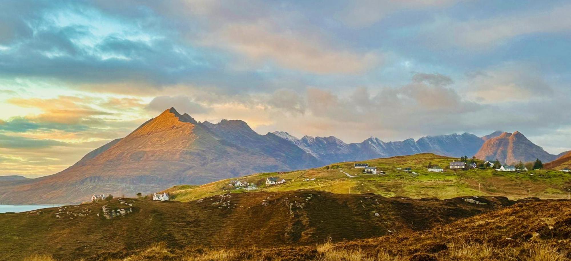 Tigh Mairi At Mary'S Thatched Cottages Elgol Bagian luar foto